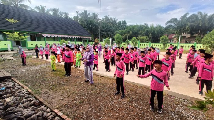 MIN 2 Tanjung Jabung Barat Adakan Senam dan Jalan Santai
