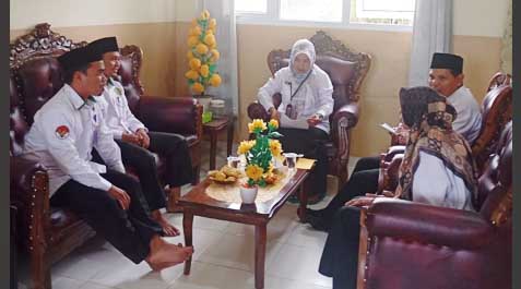 MIN 2 Tanjung Jabung Barat Terima Sertifikat Halal Kantin
