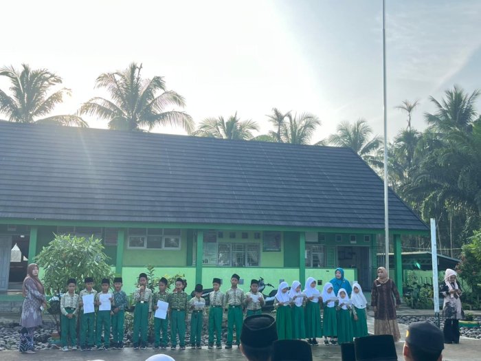 MIN 2 Tanjung Jabung Barat Laksanakan Pembiasaan Keagamaan Sholawat dan Asmaul Husna