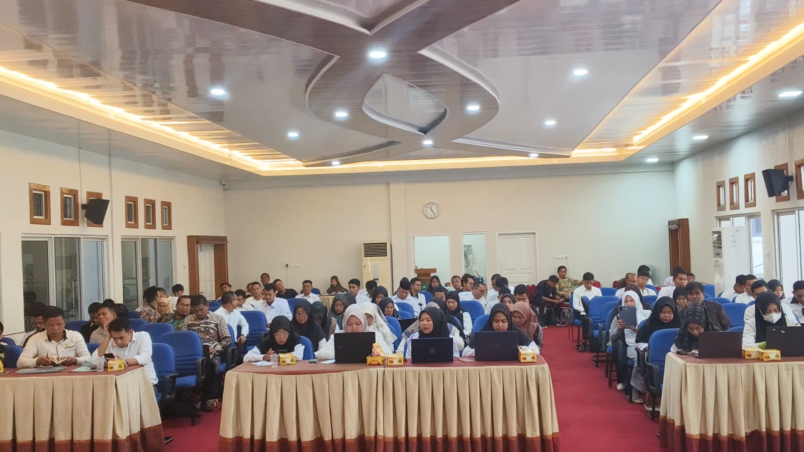 ANTUSIAS PESERTA DALAM KEGIATAN BIMTEK PENGELOLAAN WEBSITE MADRASAH NEGERI