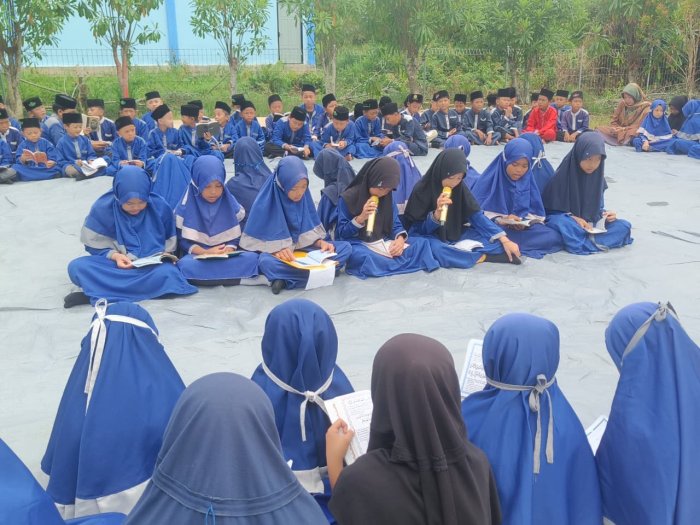 Siswa MIN 2 Tanjung Jabung Barat Gelar Jumat Yasinan