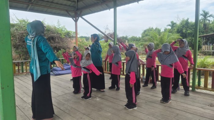 Siswa MIN 2 Tanjung Jabung Barat Ikuti Latihan Tari Tradisional