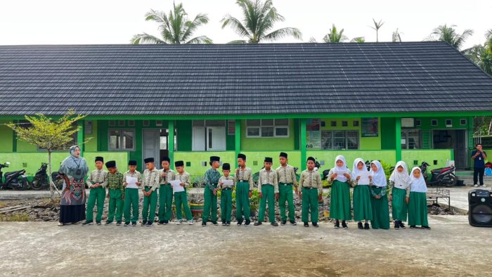 Siswa MIN 2 Tanjung Jabung Barat Laksanakan Pembiasaan Pagi