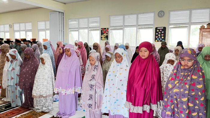 Sholat Dhuha Bersama, MIN 2 Tanjung Jabung Barat Tanamkan Disiplin dan Karakter Islami Sholat Dhuha Bersama, MIN 2 Tanjung Jabung Barat Tanamkan Disiplin dan Karakter Islami