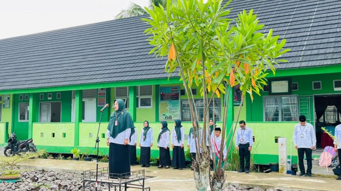 Upacara Bendera Senin, 09 Februari 2026: Pesan Amanat Jangan Menjadi Orang yang Merugi
