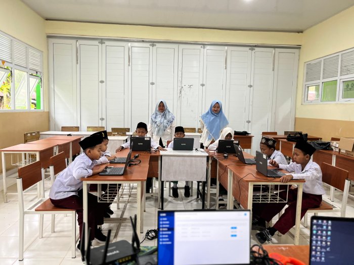 MIN 2 Tanjung Jabung Barat Gelar Simulasi ANBK Gelombang Tiga