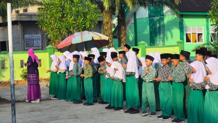MIN 2 Tanjung Jabung Barat Sambut Siswa Baru dengan Tradisi Religius MIN 2 Tanjung Jabung Barat Sambut Siswa Baru dengan Tradisi Religius
