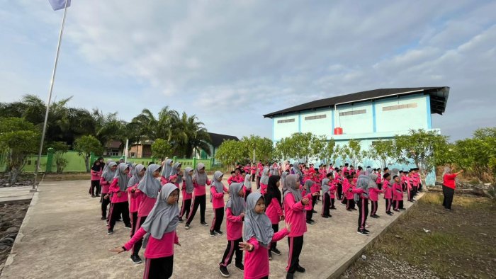 Kegiatan Pagi Sabtu: Siswa MIN 2 Tanjung Jabung Barat Laksanakan Program Madrasah Sehat