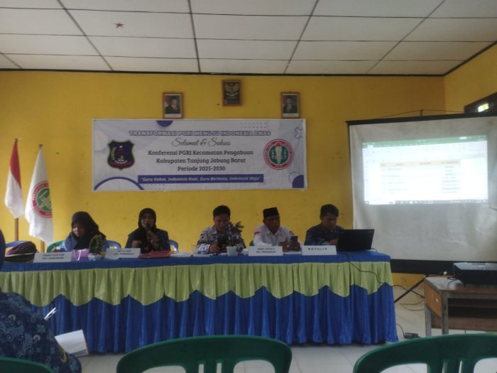 Kepala MIN 2 Tanjung Jabung Barat Ikuti Rapat PGRI Pengabuan