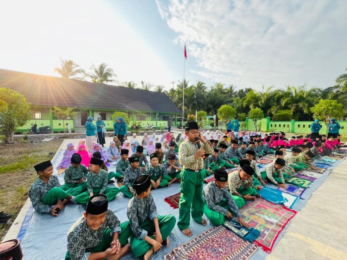 MIN 2 Tanjung Jabung Barat Gelar Sholat Dhuha Berjamaah
