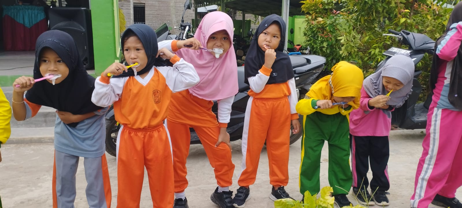 Pentingnya Membiasakan Anak untuk Menggosok Gigi 