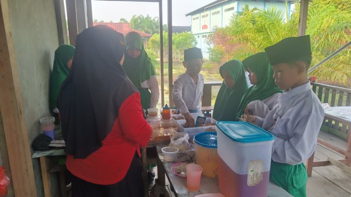Kantin Sehat MI Negeri 2 Tanjab Barat Dukung Pola Hidup Siswa